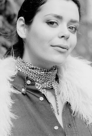 Amalia, thinkinghatt